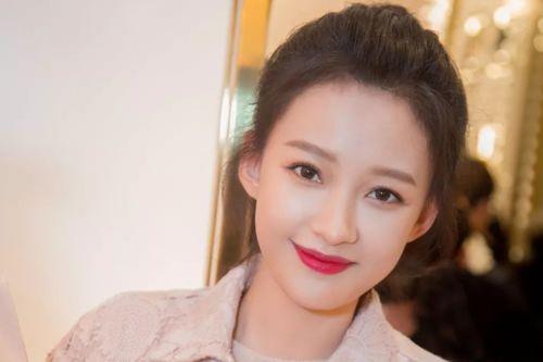 明星尊师的例子,传承敬意，致敬教育之光