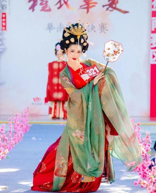 壹响汉服模特吃瓜